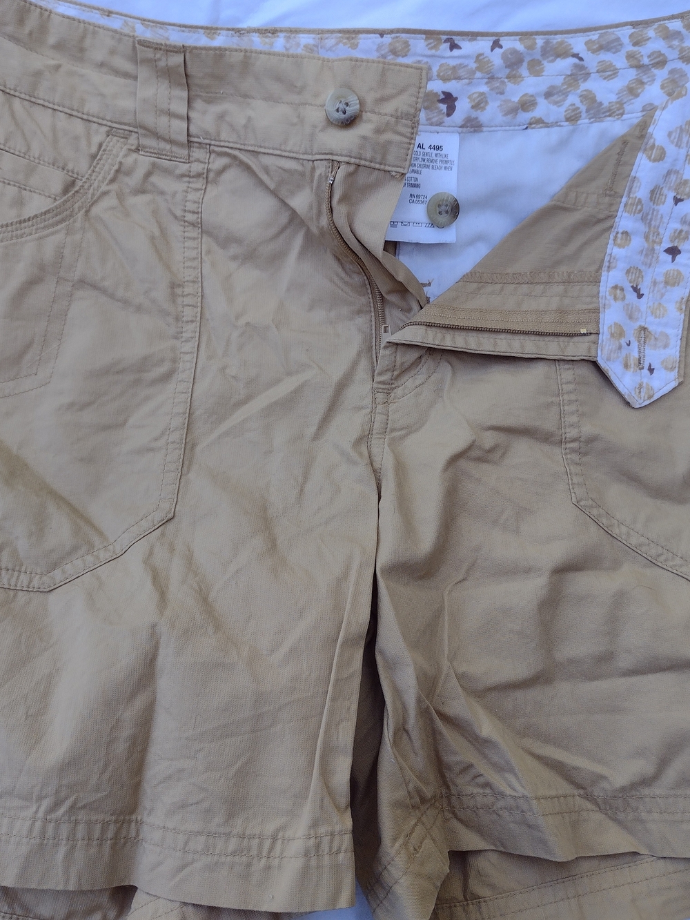 Women's Columbia Size 8 Khaki Cotton Shorts - Classic Casual